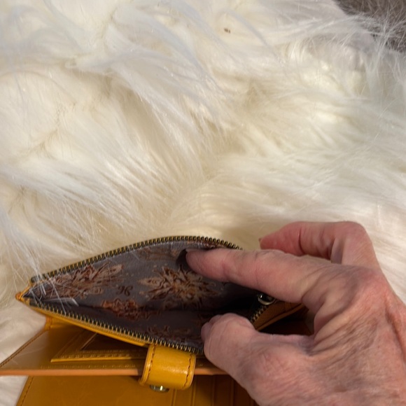 NWOTs Elegant Honey colored HOBO Brand Leather Wallet for Women - Picture 5 of 8